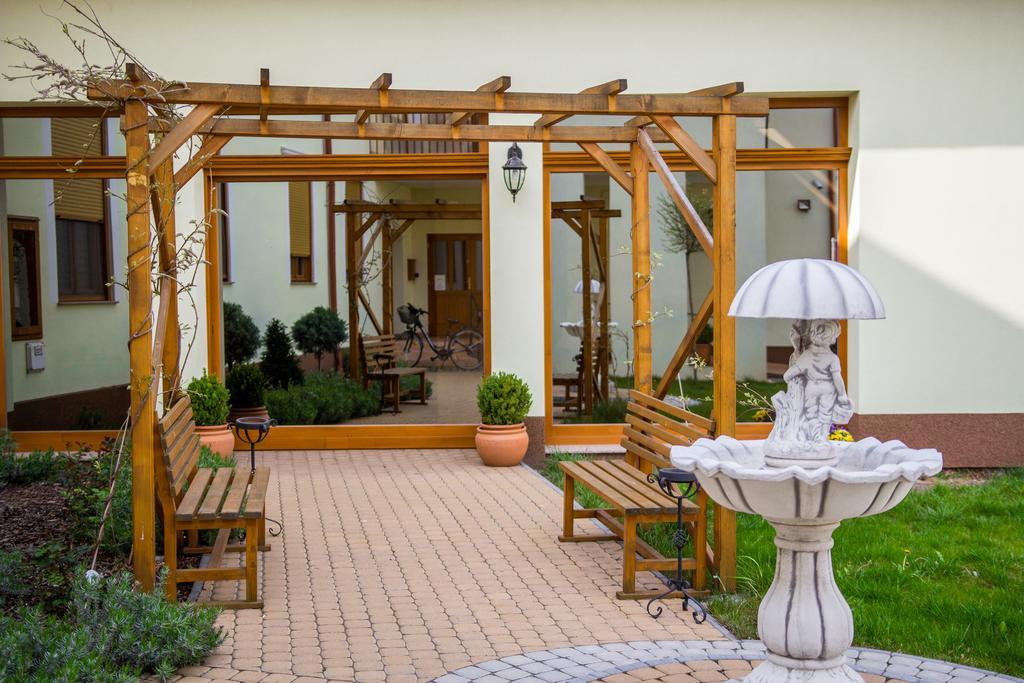Hotel Corvinus Zalaszentgrot Exterior photo
